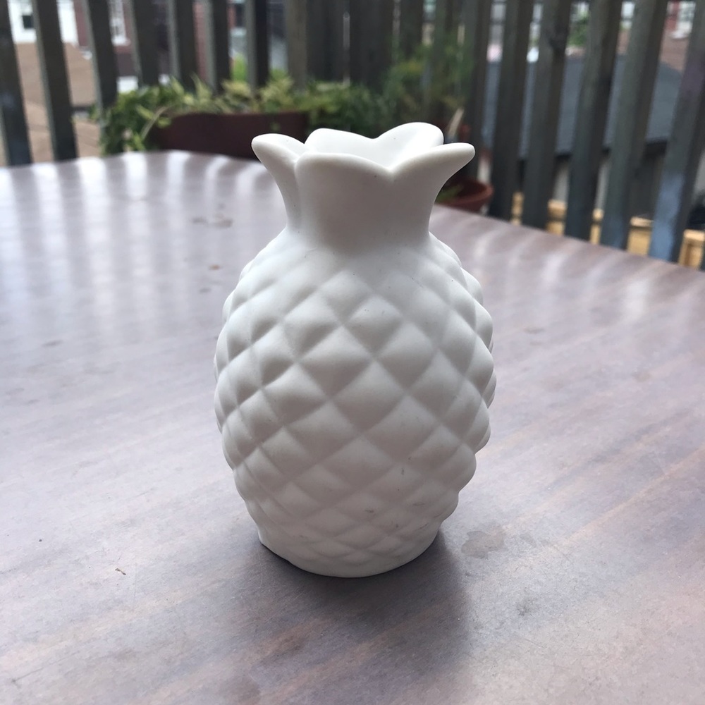 2/$30 🏠 Ceramic Pineapple Lamp